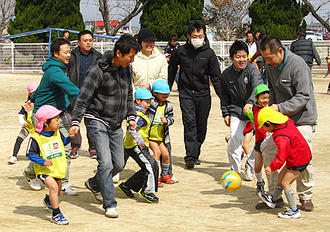 親子サッカー大会を開きました