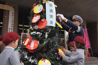 高田警察署でクリスマスツリー点灯式に参加しました