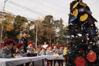 高田警察署でクリスマスツリー点灯式に参加しました