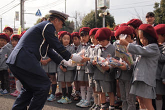 高田警察署でクリスマスツリー点灯式に参加しました