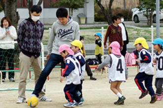 親子サッカー大会を開催しました