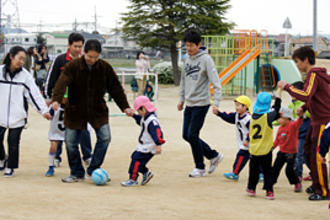 親子サッカー大会を開催しました