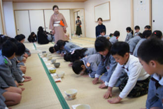 「新春お茶会」を開催しました