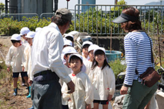 全園児でじゃがいも掘りをしました