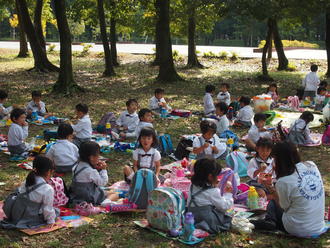 年少児が秋の遠足で橿原神宮公苑に行きました