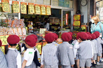 年中組が天神橋筋商店街へお店屋さん見学に行きました