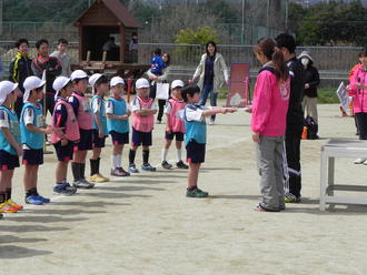 ｷｯｽﾞｸﾗﾌﾞｻｯｶｰで、親子ｻｯｶｰ大会を行いました。