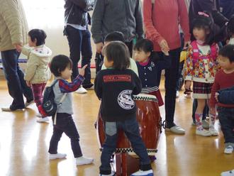 体験入園みつばちぶん「年長さんと触れ合い遊びを楽しみましょう」を開催しました