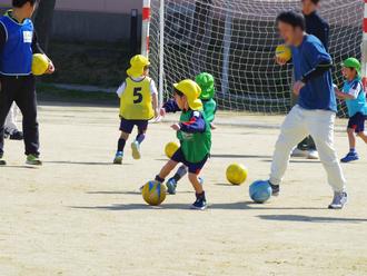 親子サッカー大会を行いました。