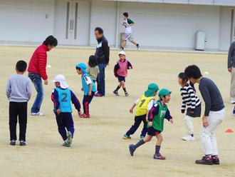 親子サッカー大会を行いました。