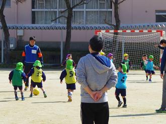 親子サッカー大会を行いました。