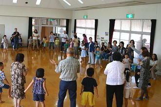 年長組の「祖父母参観」を行いました