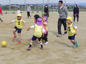 親子サッカー大会を行いました。