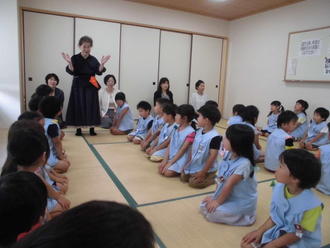 年長児が第1回お茶会を行いました