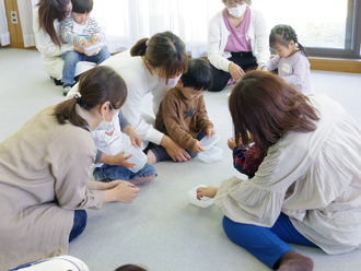 2歳児保育「おひさま・ぽっかぽかルーム」を開催しました