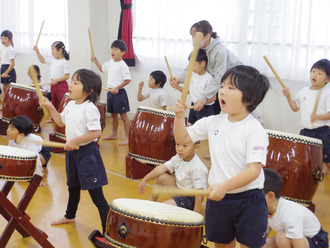 音楽発表会に向けて和太鼓の練習をしました（年長児）