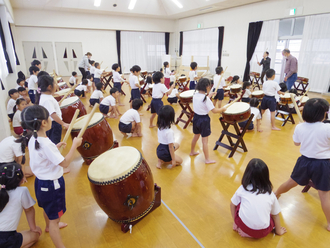 音楽発表会に向けて和太鼓の練習をしました（年長児）