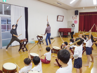 音楽発表会に向けて和太鼓の練習をしました（年長児）