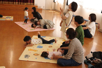 2歳児保育「おひさま・ぽっかぽかルーム」を行いました
