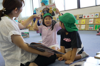 10/2(水)〜4(金)の3日間、学園会館の２階で、「えのほんひろば」が開かれました