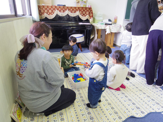 2歳児保育「おひさま・ぽっかぽかルーム」を行いました