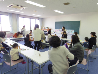 2歳児保育「おひさま・ぽっかぽかルーム」を行いました