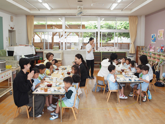 4月・5月生まれのお誕生会を行いました