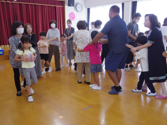 年長児を対象に敬老参観を行いました