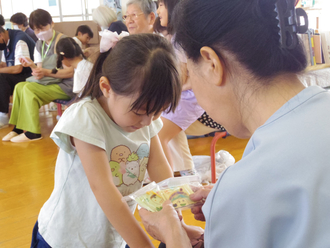 年長児を対象に敬老参観を行いました