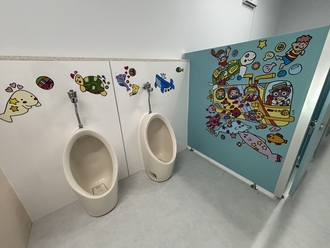 園内のトイレが変身しました。