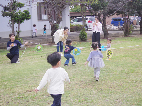 子育て支援「おひさま・ぽっかぽかルーム」を行いました。