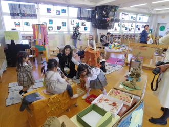 子ども作品展を行いました