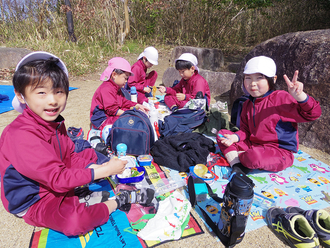 年長児がお別れ遠足に出かけました