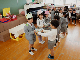 2・3月生まれの誕生会を開催しました