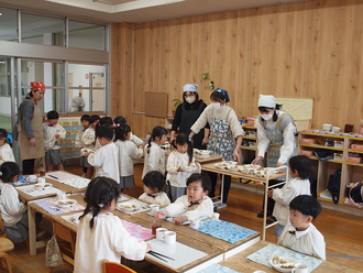 2・3月生まれの誕生会を開催しました