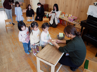 新入園児の半日入園を行いました